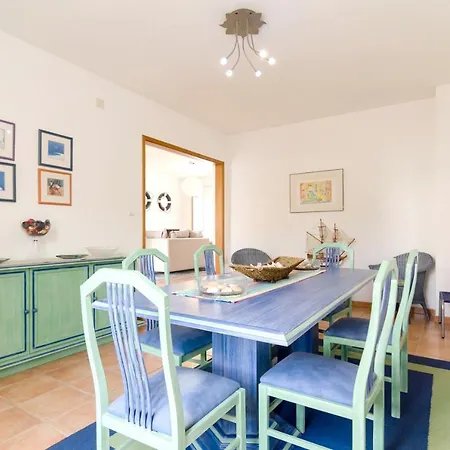 度假居 Charming House In With Shared Pool