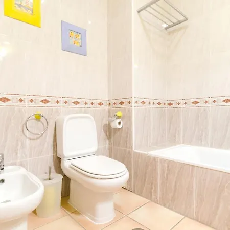度假居 Charming House In With Shared Pool