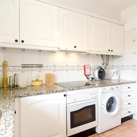 度假居 Charming House In With Shared Pool *