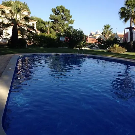 Сasa de vacaciones Charming House In With Shared Pool Vilamoura