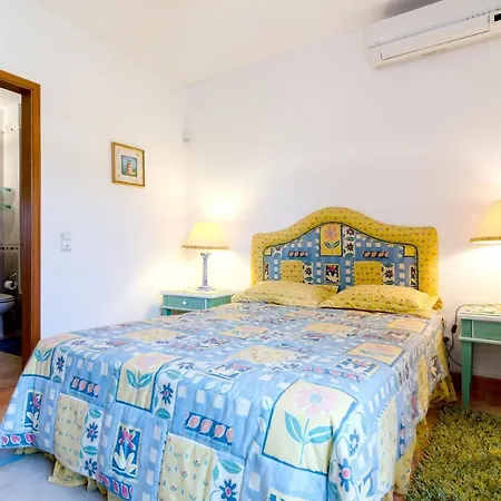 Charming House In With Shared Pool *