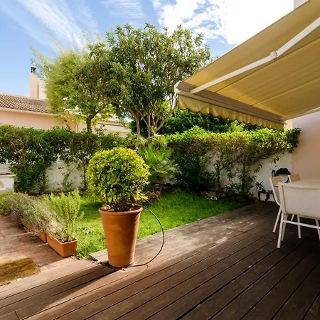 Сasa de vacaciones Charming House In With Shared Pool