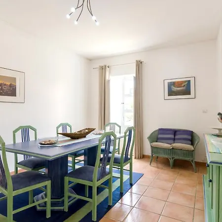 Charming House In With Shared Pool Ferienhaus *
